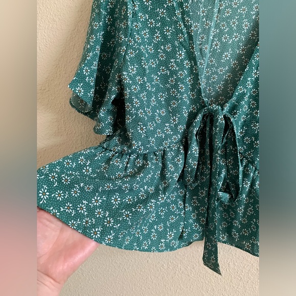 Floral Front Tie Top 🌴 - Picture 5 of 6